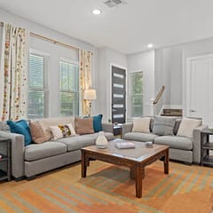 1 Mi to DKR & Moody | Gated Yard, Vinyl Lounge ATX