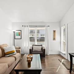 5 Minutes to Zilker & Barton Springs with Parking!
