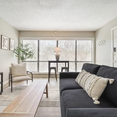 Bright Pool View Apt + Private Cabanas off N Lamar