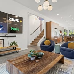 E ATX Stunner w Pool Table | 4 Min to Lady Bird