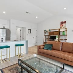 Insta-Ready Apartment in Barton Hills w/ King Bed