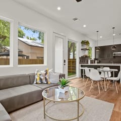 Super Stunning Back House w Terrace in East Chavez