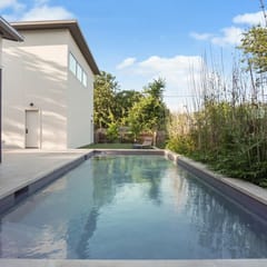 Walk to Soco + Lounge Poolside at Luxe King Suite