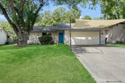 12 Min to Airport + Spacious Backyard and Fire Pit - Image 5