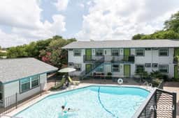 5 Minutes to Zilker & Barton Springs with Parking! - Image 4