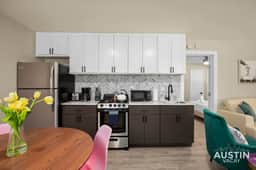 7-Minute Walk to Deep Eddy Pool! Parking + Grill - Image 2