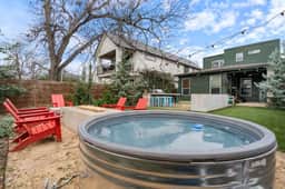 A Stylish Retreat + Outdoor Oasis in Heart of Austin - Image 2