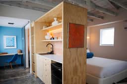 Artful Studio at Iconic Property - Image 4