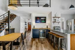 Backyard Bliss w Pool & BBQ | Mins to Domain & Q2! - Image 4