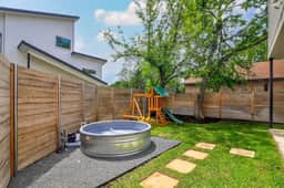 Casa Contempo - Sleeps 6, Parking, Pool, Yard, NEW - Image 4