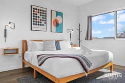 Central Condo w/ Balcony, Close to DT & Food - Image 4