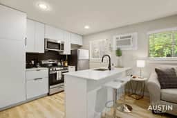 Easy Access to UT Campus! Shared Pool + Parking - Image 2