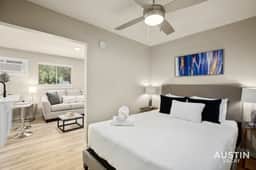 Easy Access to UT Campus! Shared Pool + Parking - Image 3