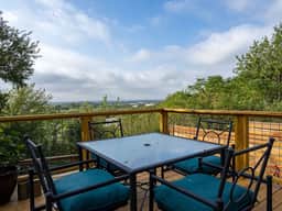 Entire Home w/ View in East ATX - Patio - Parking - Image 4