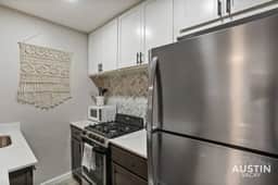 Indulge in Downtown Austin | Apt Near Zilker Park - Image 3