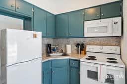 Lake Travis Getaway | Waterpark & Lake Access! - Image 3