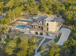 Luxury Living w Infinity Pool & Game Room Lounge - Image 5