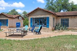 Near Lake, Waterpark Access 1BR Bungalow & Firepit - Image 3