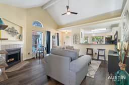 Pet-Friendly Yard w Grill | N Austin | Near Domain - Image 4