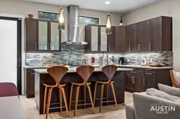 Quiet E Austin Comfort w 3 Suites, Peloton + Grill - Image 2
