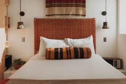 Retreat Suite at Iconic Property - Image 2