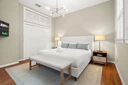 SoCo Charmer w K Suites Perfect for Group Getaways - Image 2
