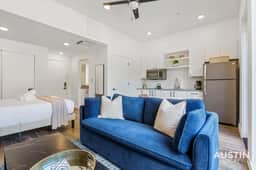 Vibrant Austin Studio | Balcony + Parking + Wi-Fi - Image 3