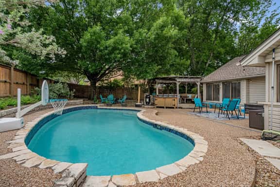 Backyard Bliss w Pool & BBQ | Mins to Domain & Q2! - Image 1