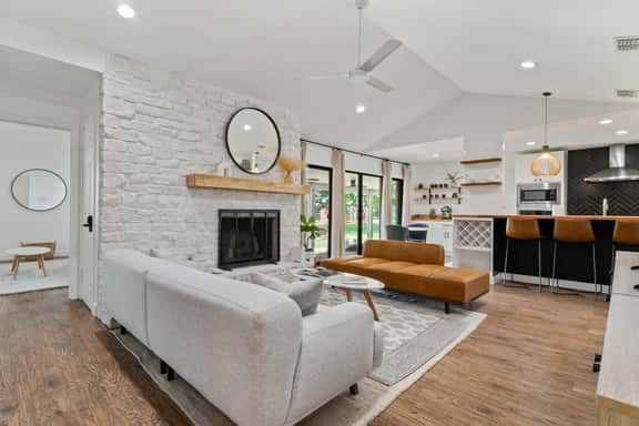 Boho Home Near Domain ✦ Large Yard + Pet Friendly! - Image 1