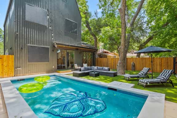 Brand New Luxurious Property + Huge Outdoor Space! - Image 1