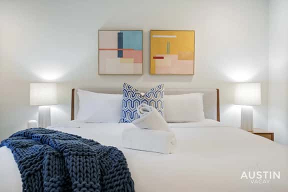 Close to Barton Springs + Zilker | King BR + Patio - Image 1