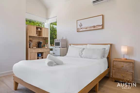 East Austin Studio w Kitchn near UT & LadyBird Lk - Image 1
