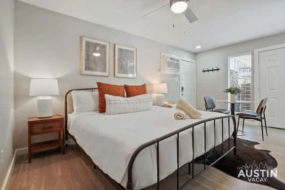 Explore Austin Life | Studio Near Guadalupe St - Image 1