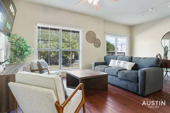 Fully Equipped w/ Stylish Design and Free Parking - Image 1