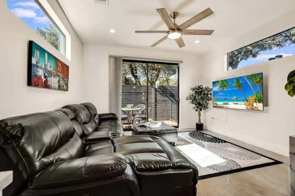 Gorgeous 3BR/3BA in the Heart of South Congress - Image 1