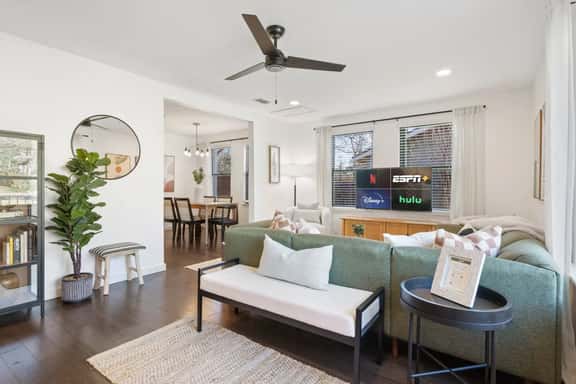 Pet Friendly ATX Escape + Game Room + Free Parking - Image 1