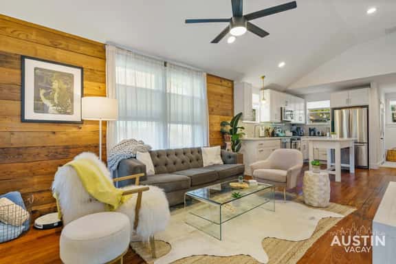 Pet-Friendly East Cesar Chavez Home Near Downtown! - Image 1