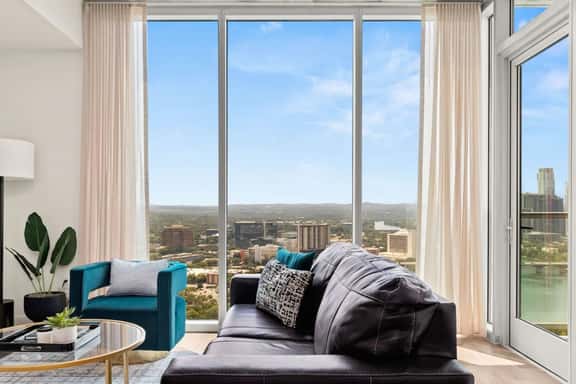 Rainey St Lux Condo: Rooftop Pool & Lake Views - Image 1
