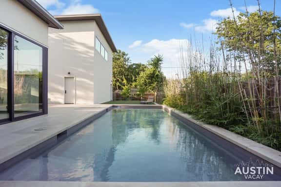 Walk to Soco + Lounge Poolside at Luxe King Suite - Image 1