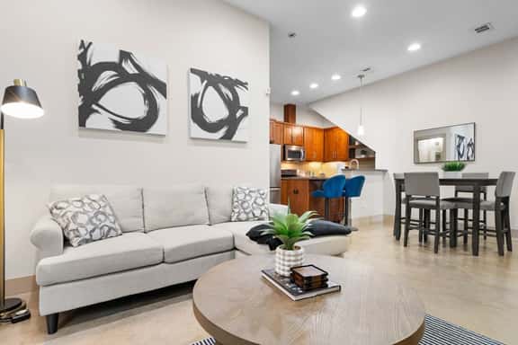 Chic S ATX Home Mins to Barton Springs & SoCo Ease - Image 1