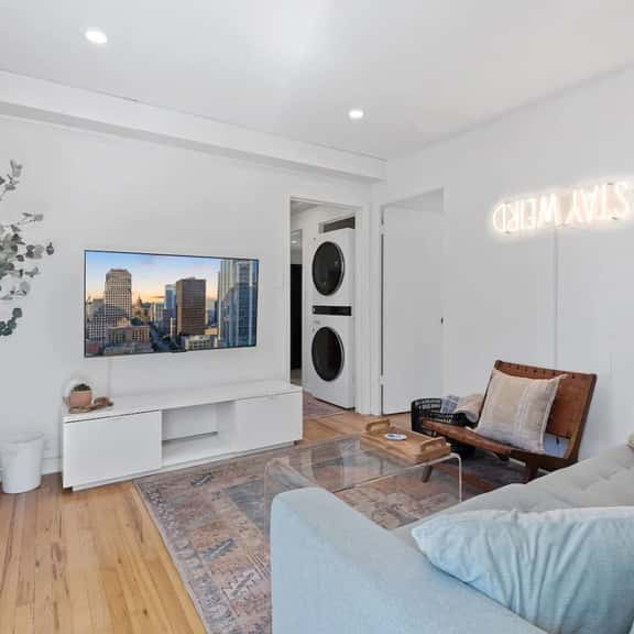Chic 2BR Oasis | Prime ATX Location, Stylish Stay - Image 1