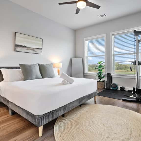 E Austin Apt | Walk to BBQ, Dog Park w Gym&Parking - Image 1