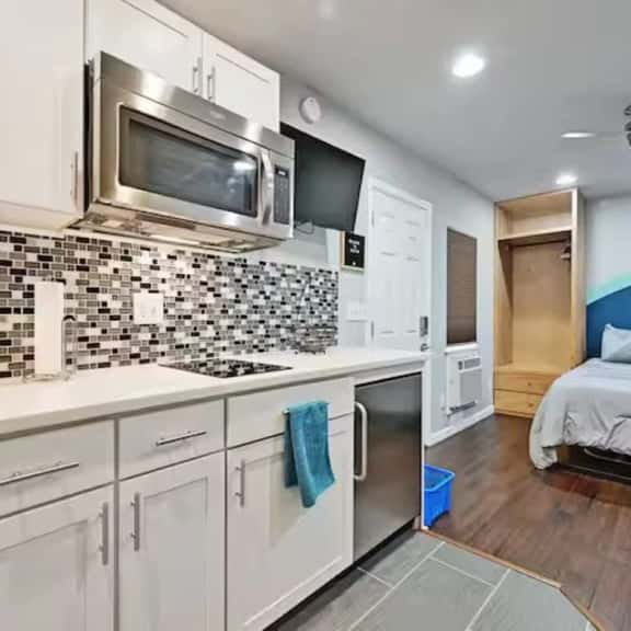 Modern Studio by Southpark Meadows | Walk to Park! - Image 1