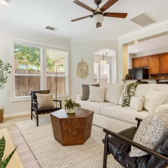 Perfect Central Location + Free Prkg and Cozy Beds - Image 1