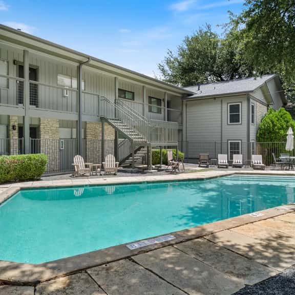 Pet Friendly Condo with Pool Near Downtown & Lake - Image 1