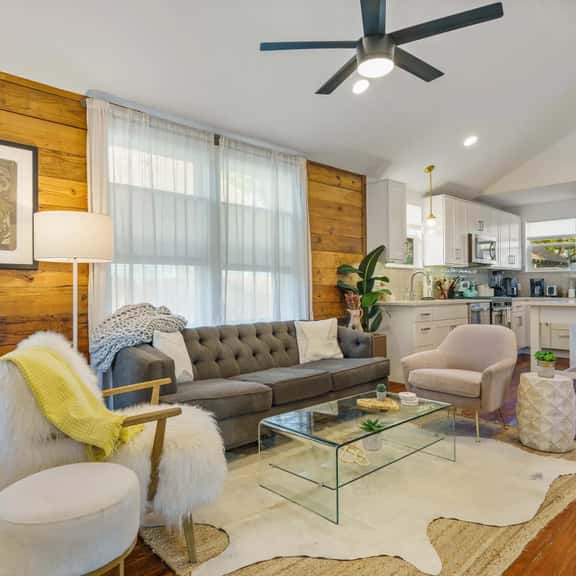 Pet-Friendly East Cesar Chavez Home Near Downtown! - Image 1