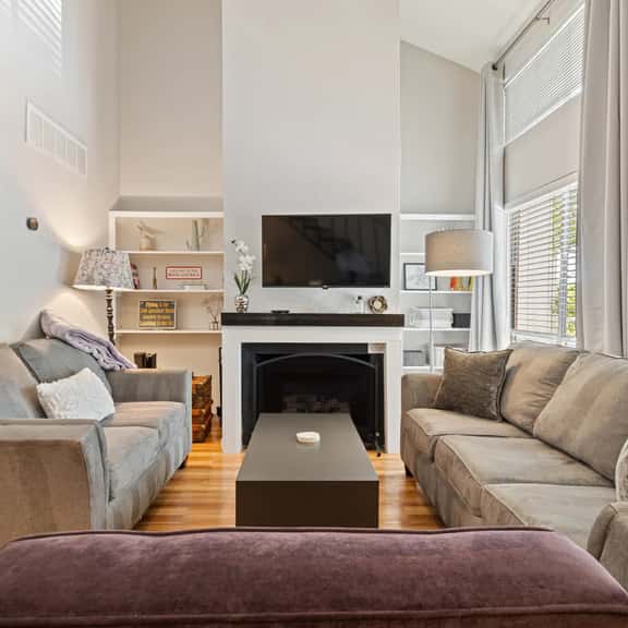 Pool & Rooftop Lounge|Loft w/ Parking - Image 1