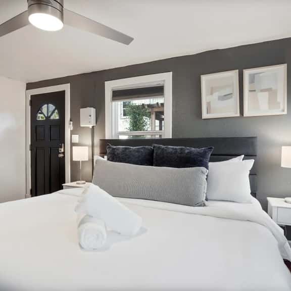 Prime Location w King Accommodations Near Downtown - Image 1