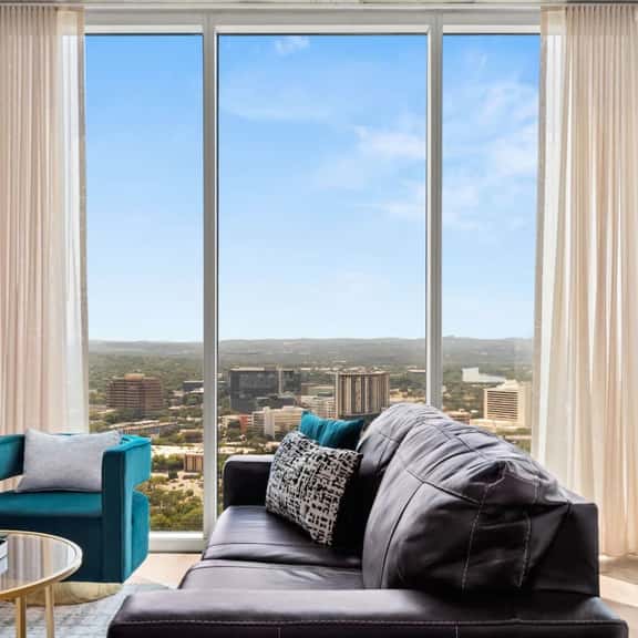 Rainey St Lux Condo: Rooftop Pool & Lake Views - Image 1