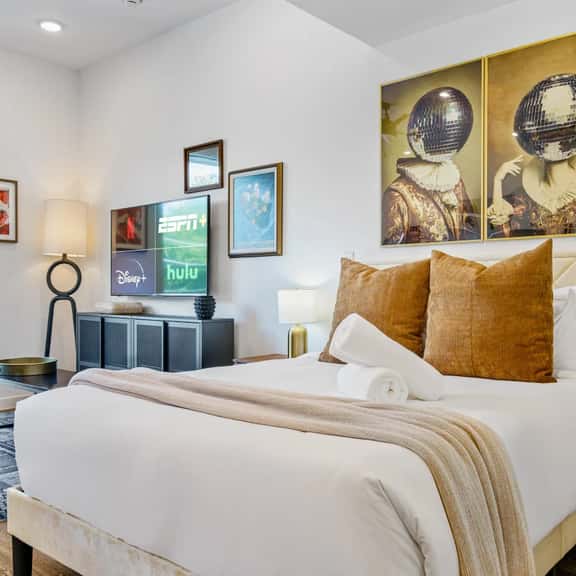 Vibrant Austin Studio | Balcony + Parking + Wi-Fi - Image 1